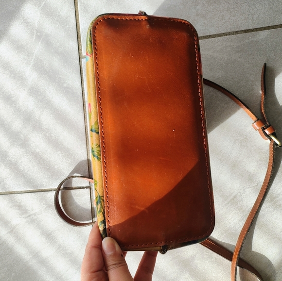 PATRICIA NASH Ledra Floral Tan Leather Strap Bucket Crossbody Bag - Picture 4 of 9